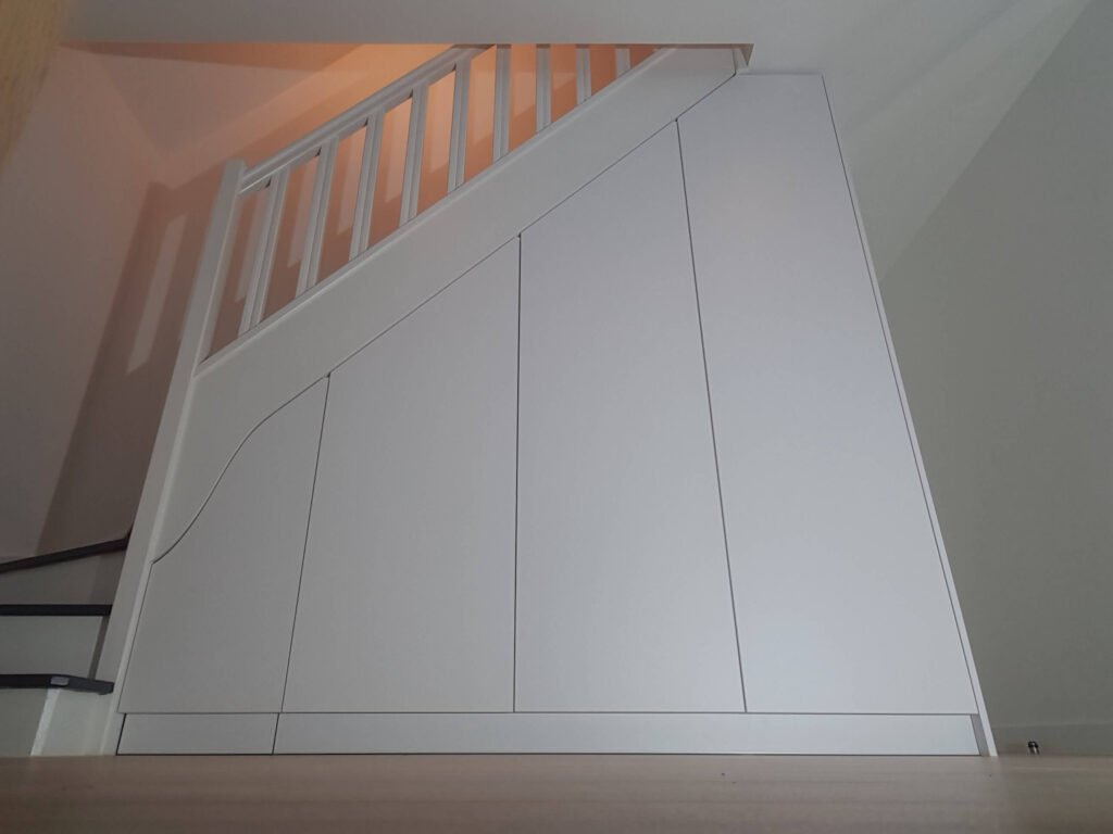 Placard sous escalier blanc alpin W1100