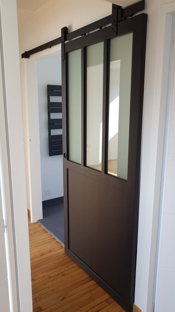 Porte atelier Frêne teinté noir