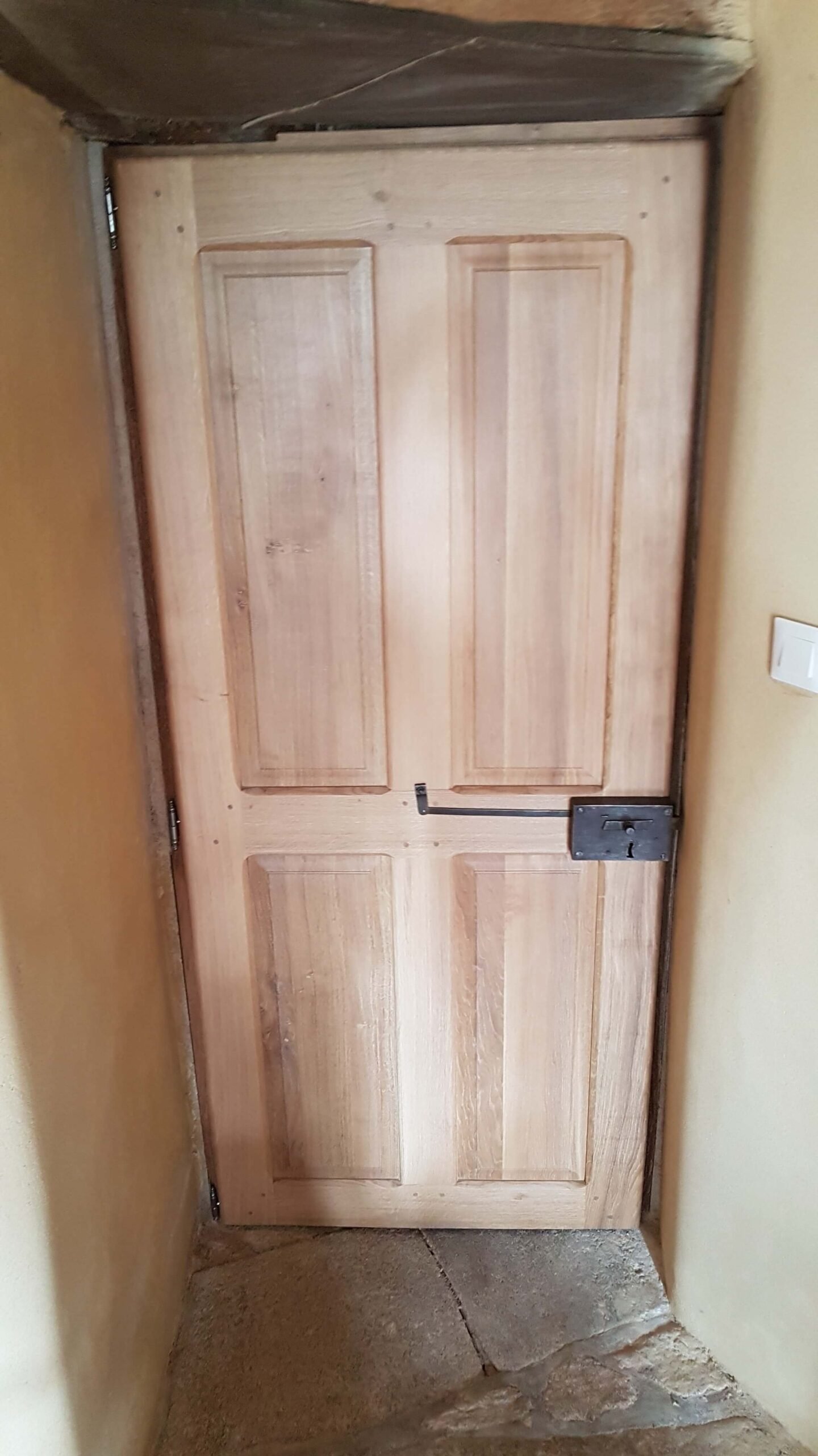 Porte chêne XVIII rénovation serrure forgée