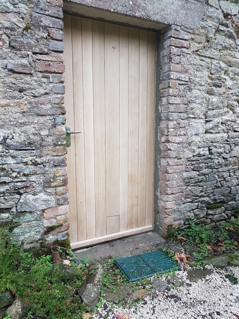 Porte menuisée chatière chêne traditionnel