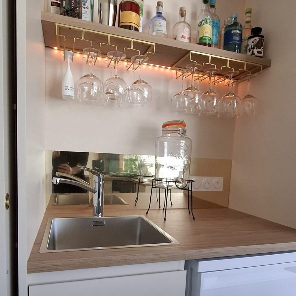 Kitchenette bar led
